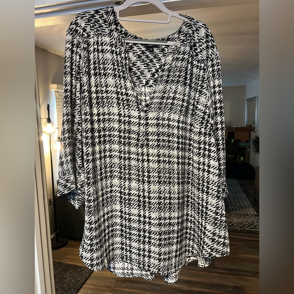 Torrid Size 4 Harper Black and White Houndstooth Blouse